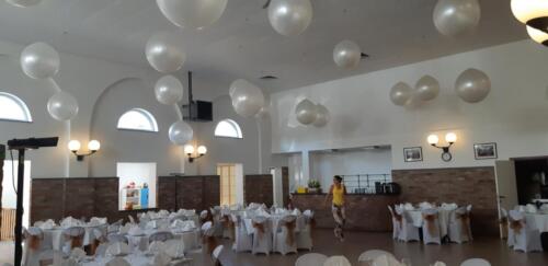 ballons suspendus (salle)